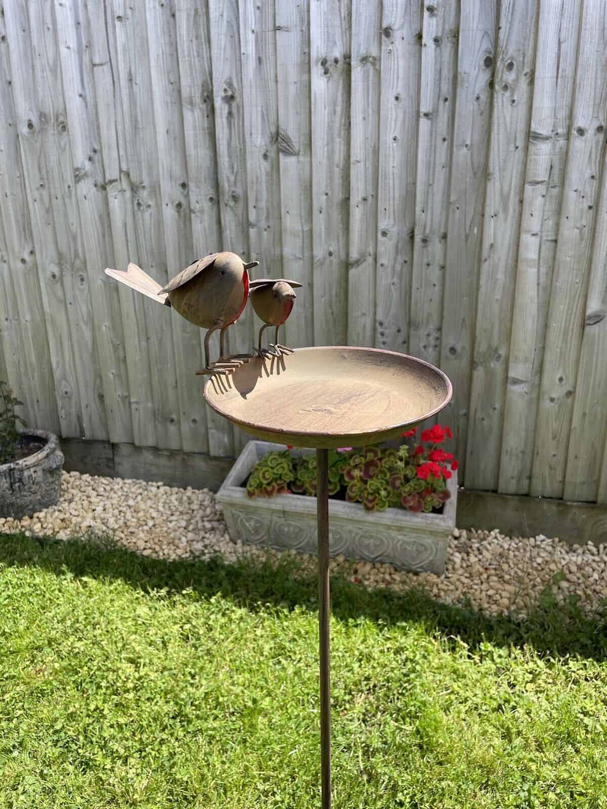 Duo Robin Bird Bath On Tall Spike
