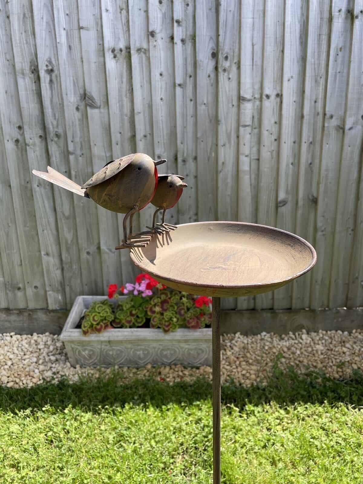 Duo Robin Bird Bath On Tall Spike