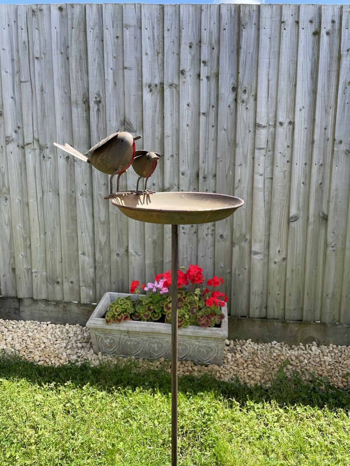 Duo Robin Bird Bath On Tall Spike