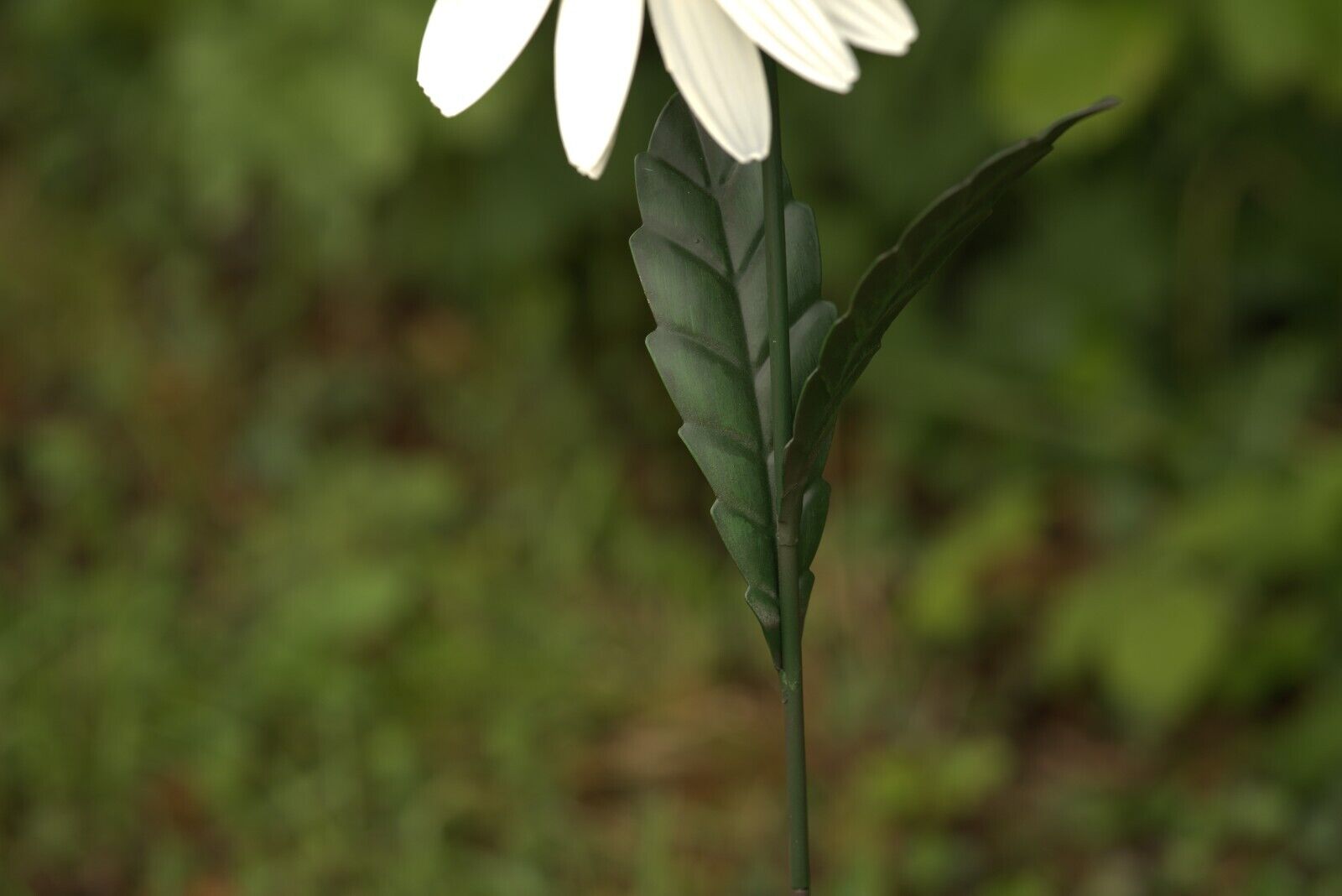 Large Metal Daisy Flower Garden Ornament