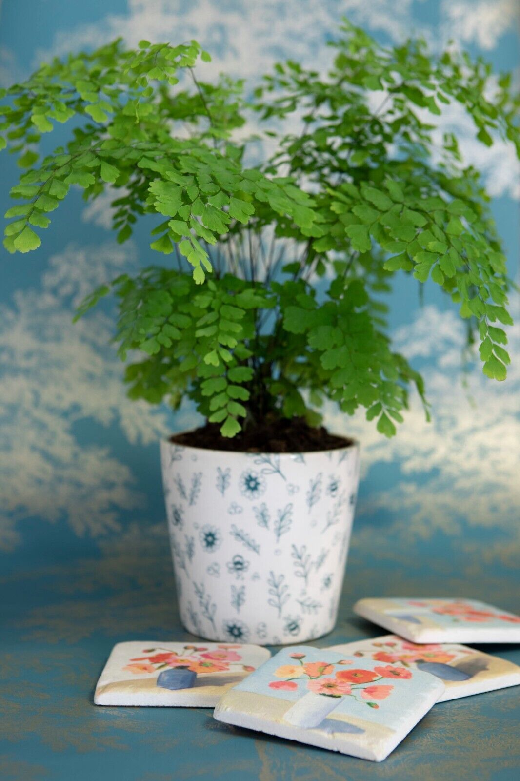 Bumble Bee Flower Pot Floral in Green