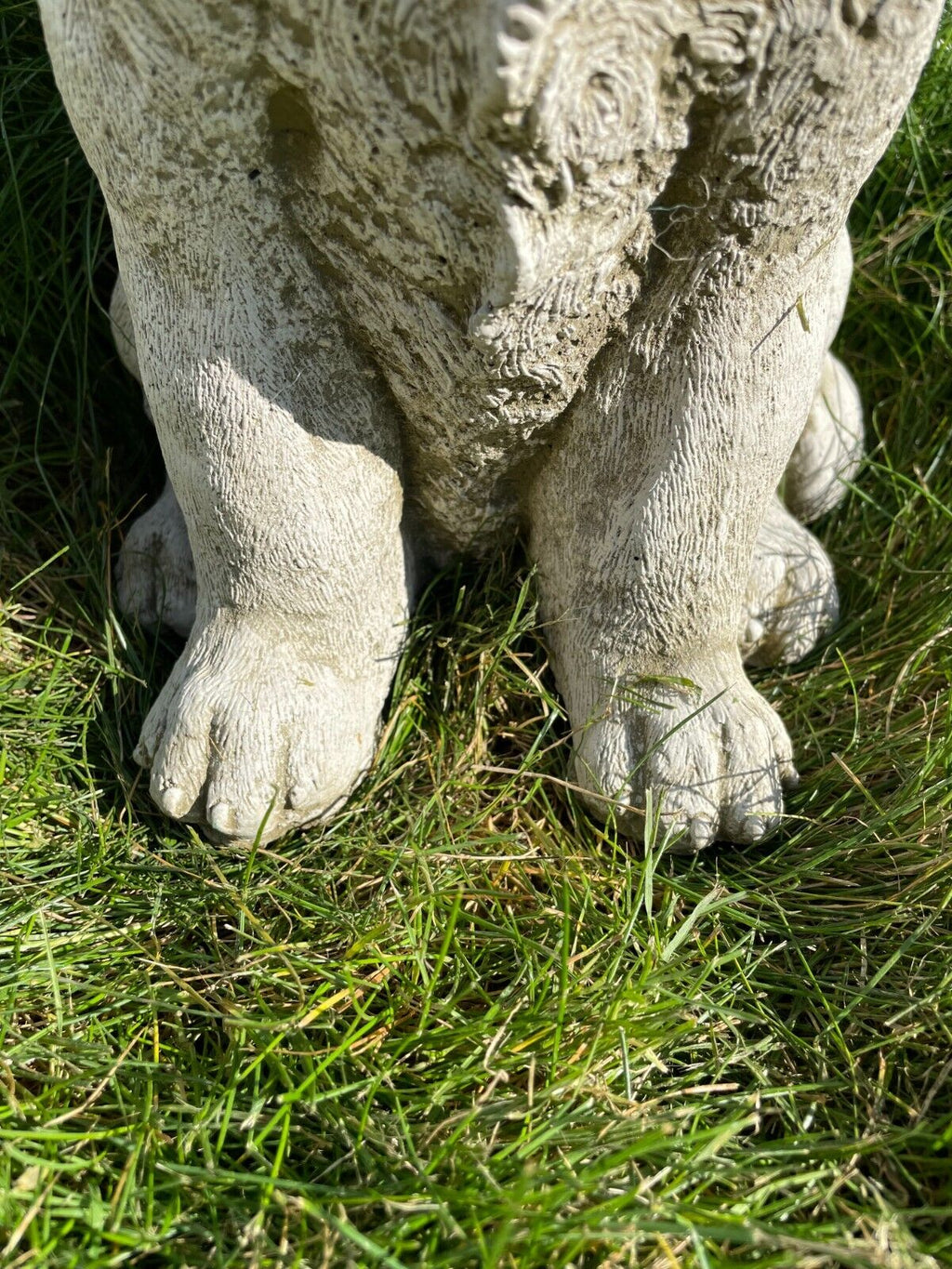 Sitting Labrador Stone Statue