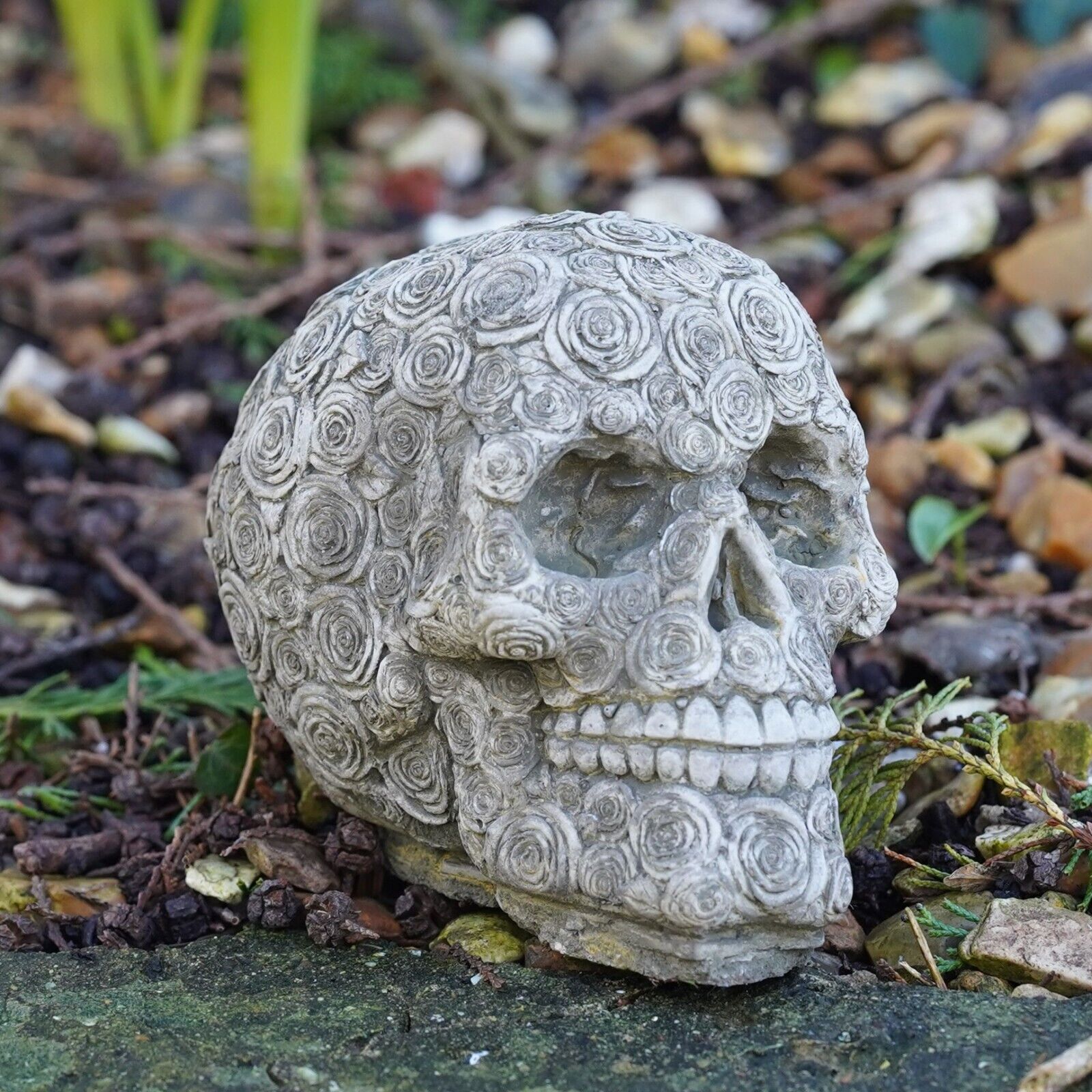 Rose Skull Stone Statue