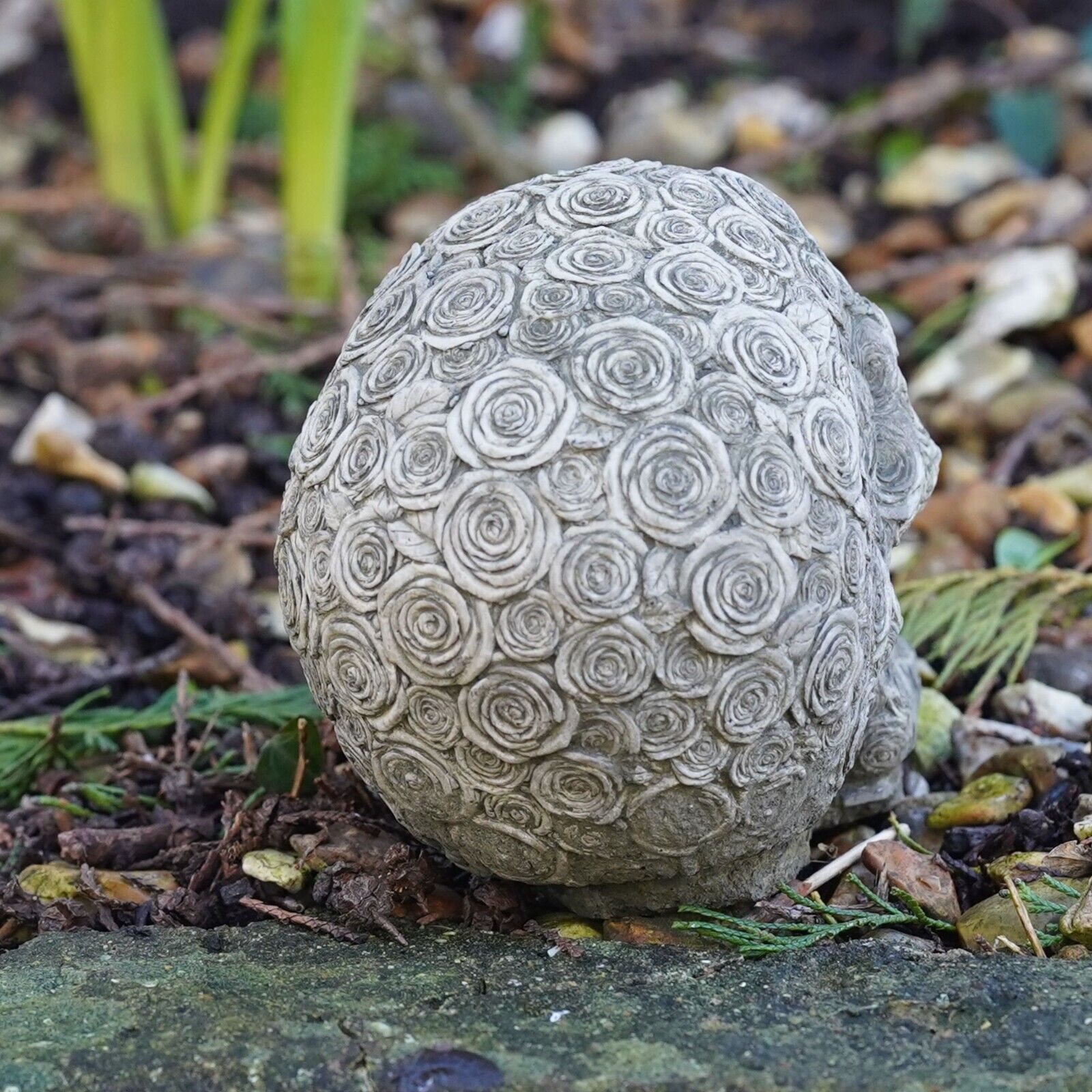 Rose Skull Stone Statue