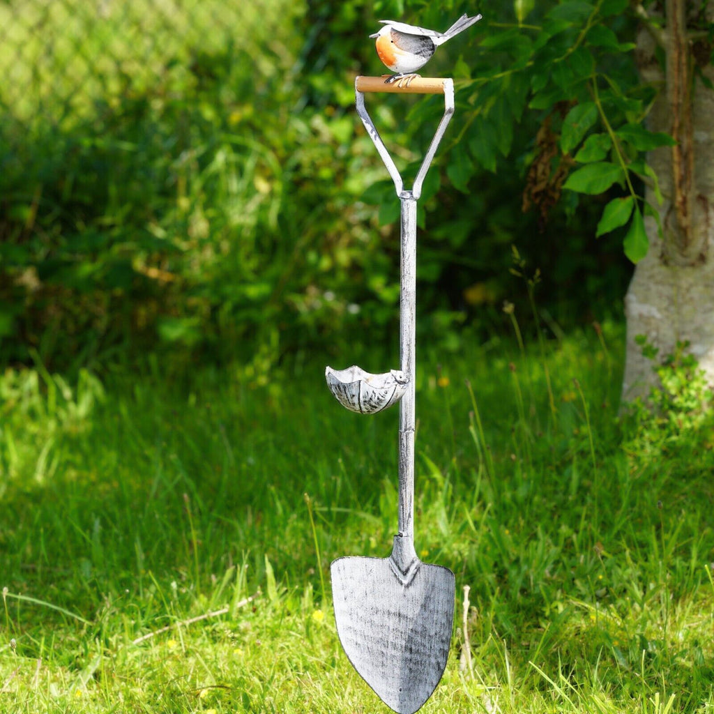 Large Robin on Spade Bird Feeder Bath