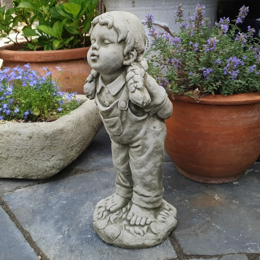 Kissing Boy / Girl Stone Statue