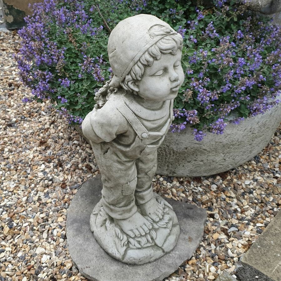 Kissing Boy / Girl Stone Statue