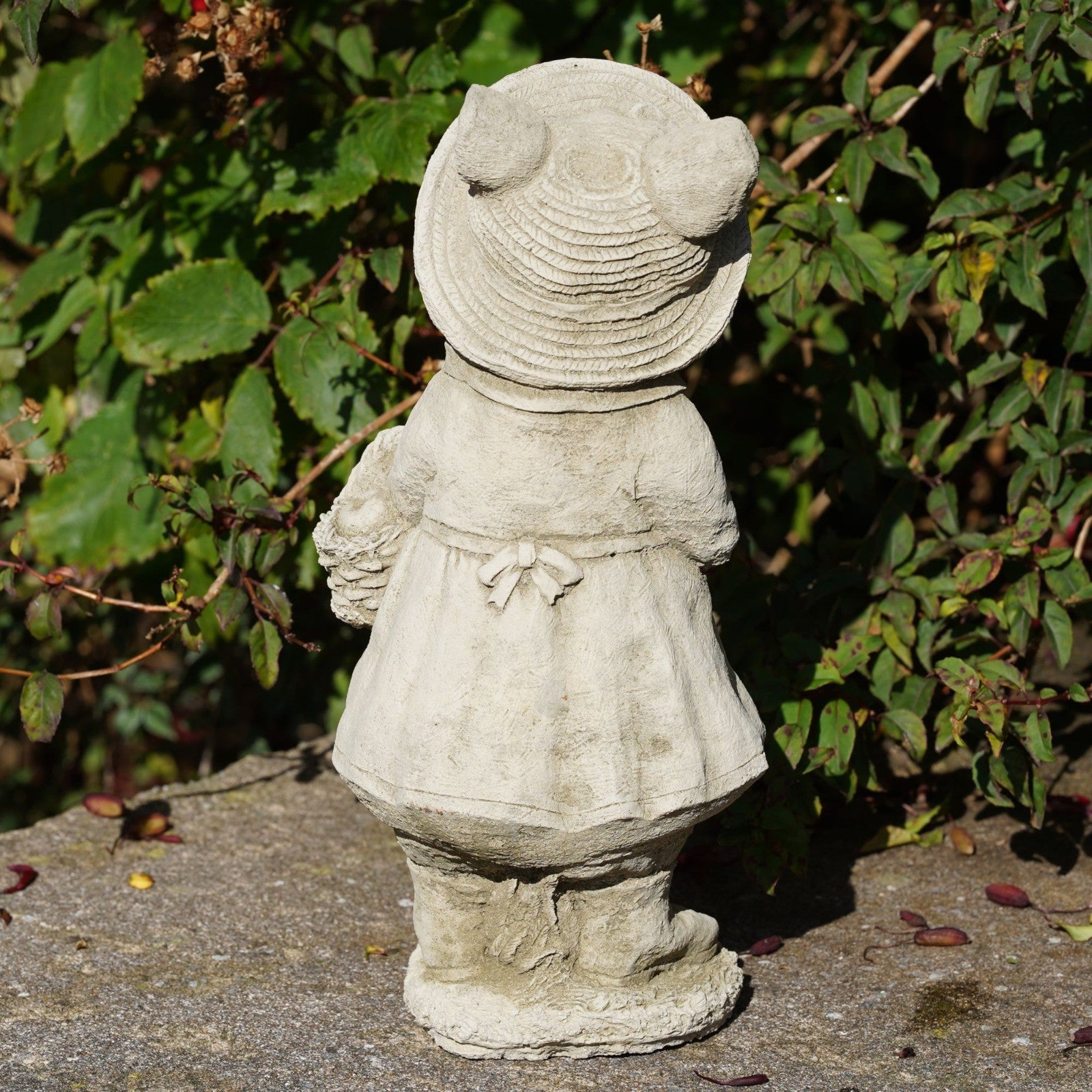 Mrs Rabbit Stone Statue | Peter Rabbit