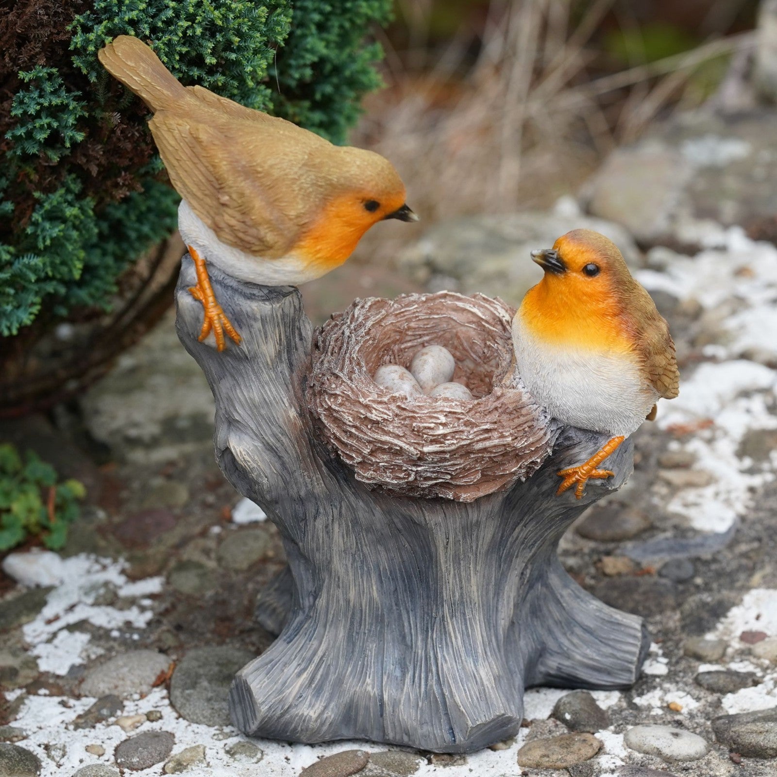 Nesting Robins Resin Statue | British Bird Ornament