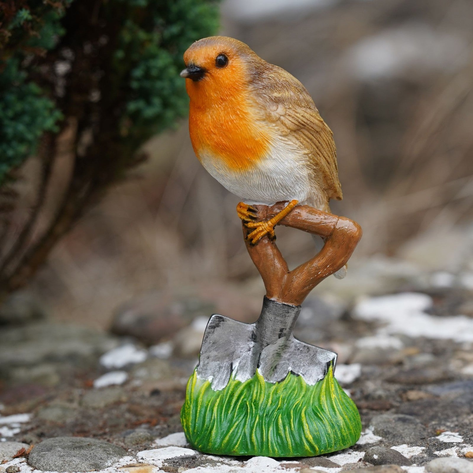 Resin Robin on Spade Statue | Home Garden British Bird Ornament