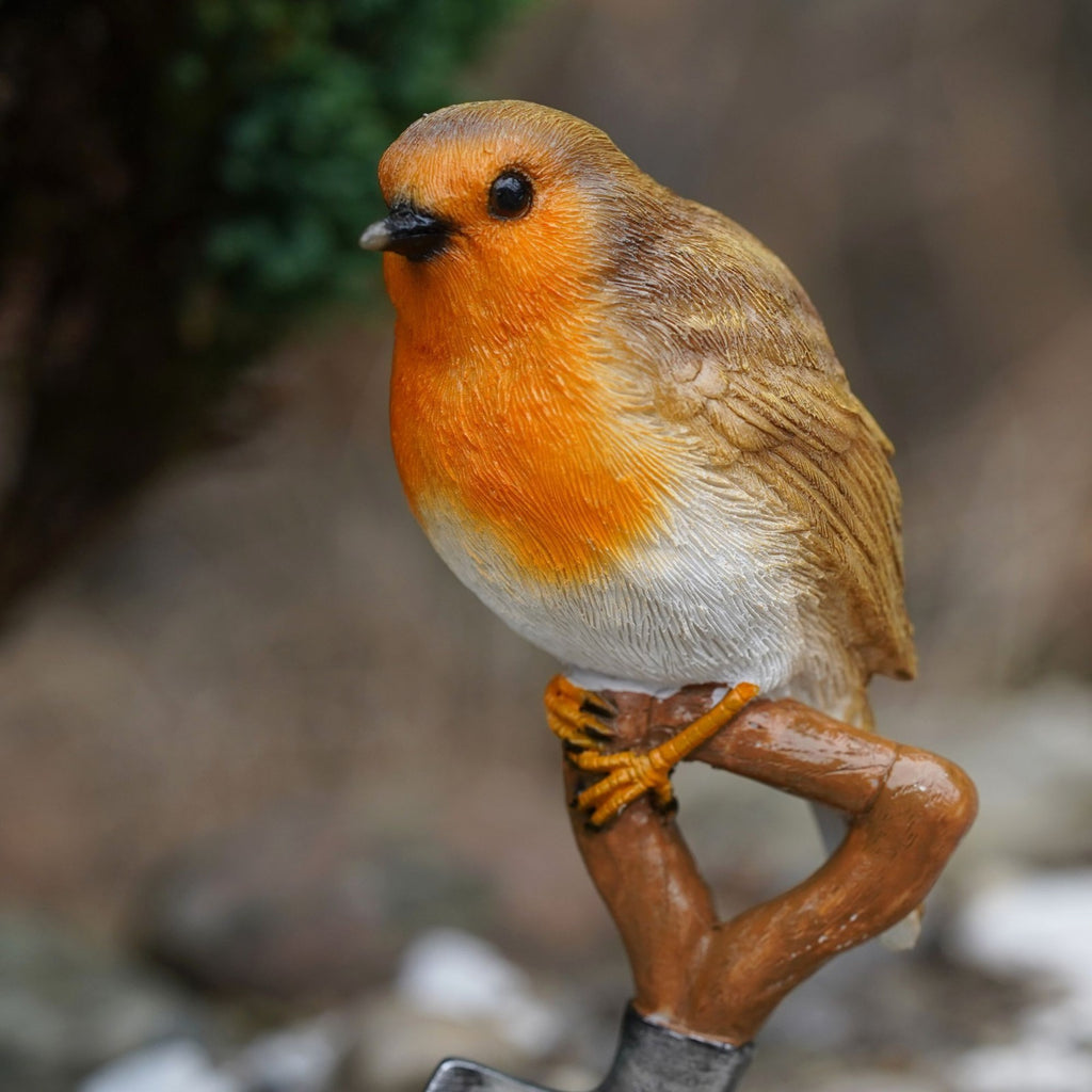 Resin Robin on Spade Statue | Home Garden British Bird Ornament