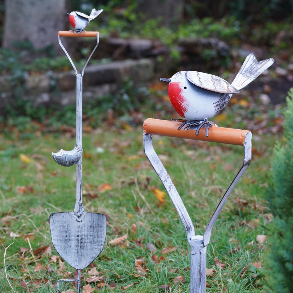Large Robin on Shovel Bird Feeder | Metal Garden Stake