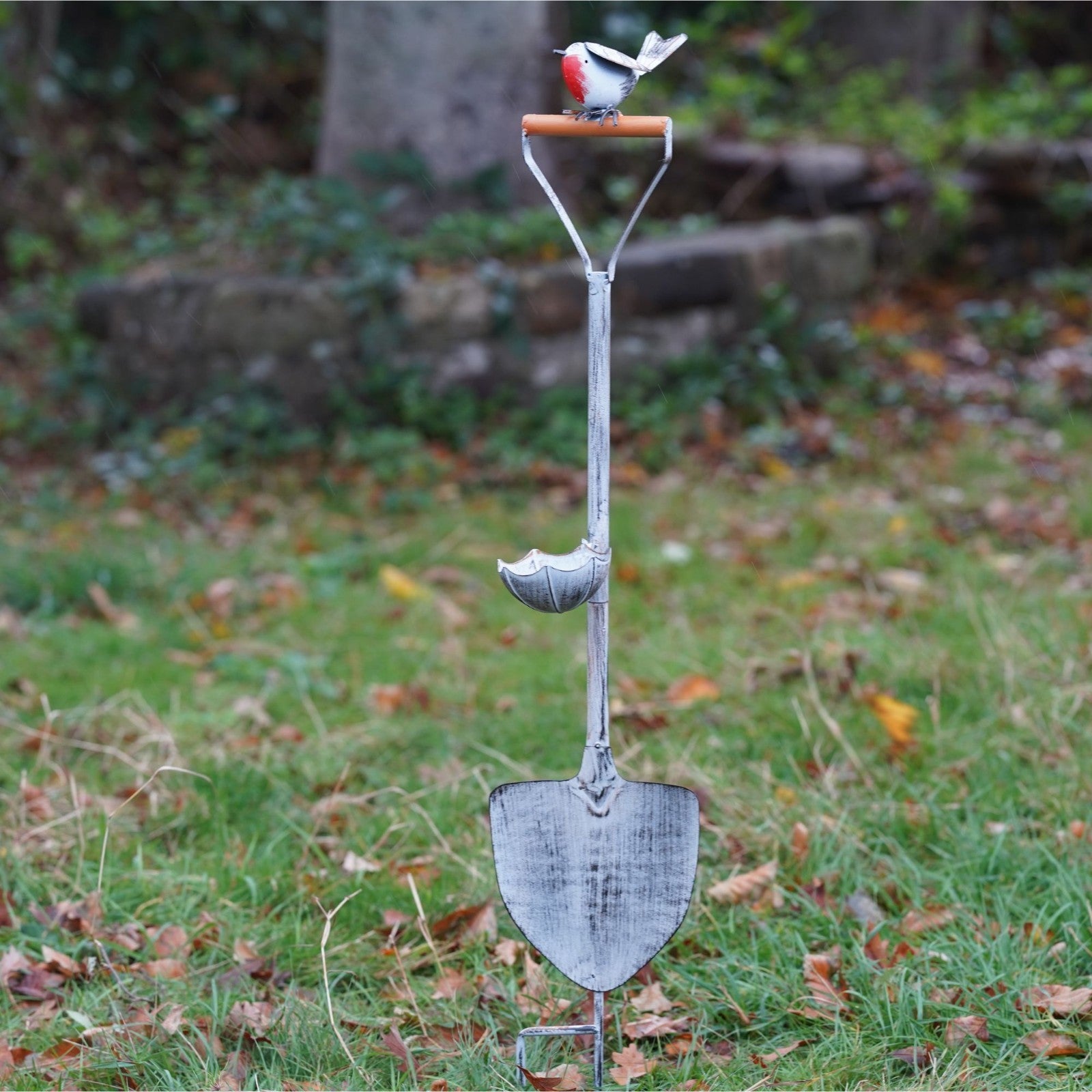 Large Robin on Shovel Bird Feeder | Metal Garden Stake