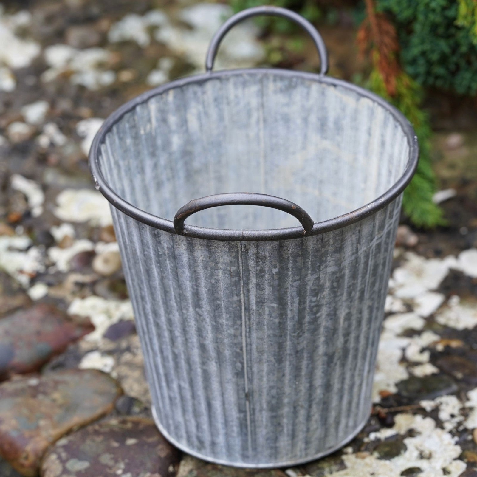 Zinc Metal Flower Pot Ribbed Planter