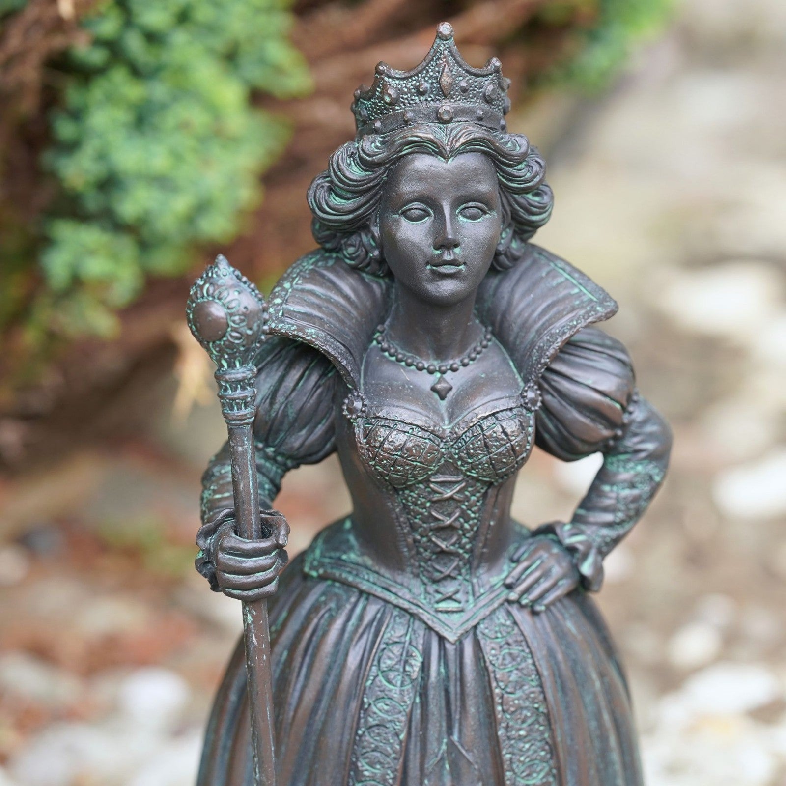 Queen of Hearts Bronze Effect Resin Garden Statue