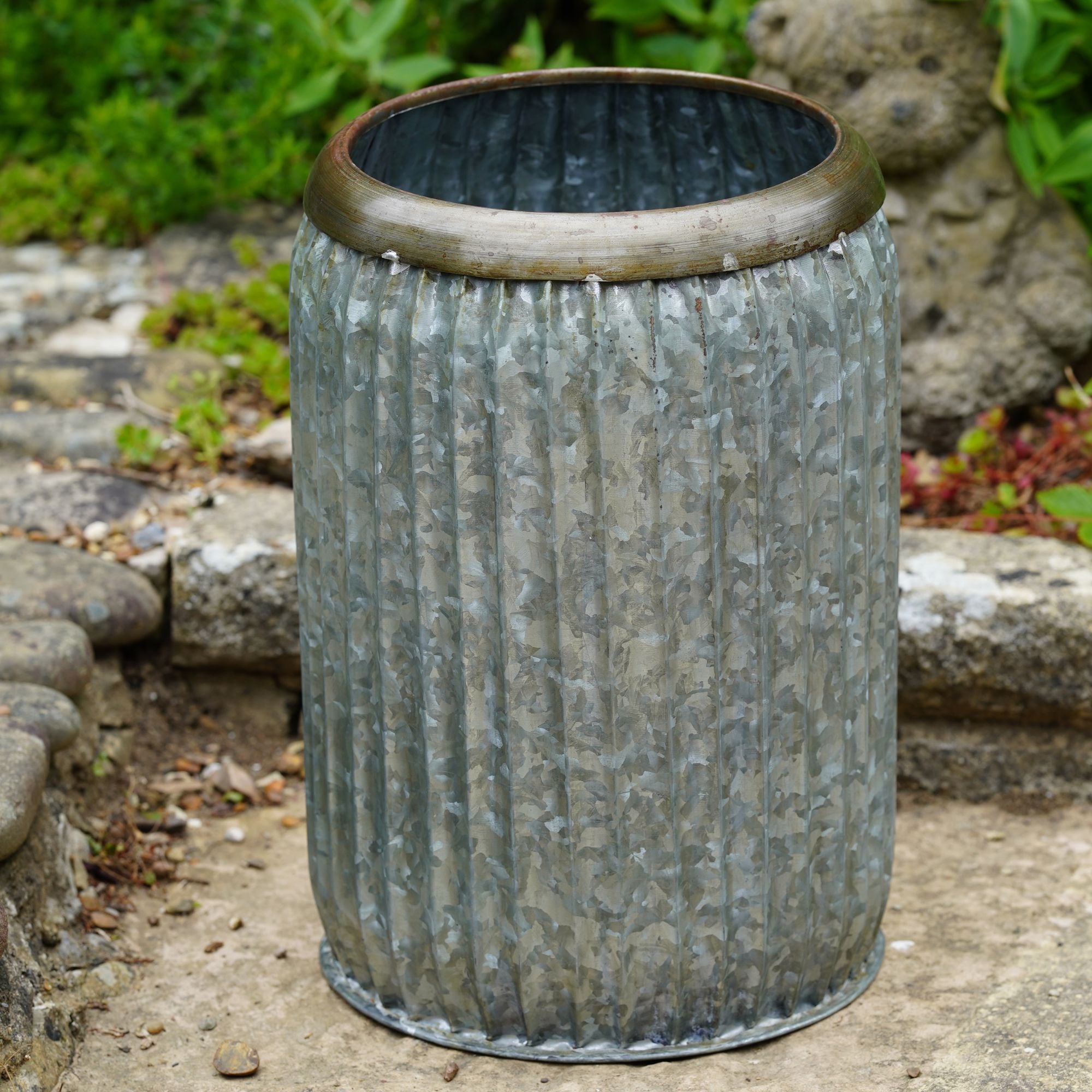 Galvanised Vintage Dolly Tub Planter – Ribbed Plant Pot for Garden