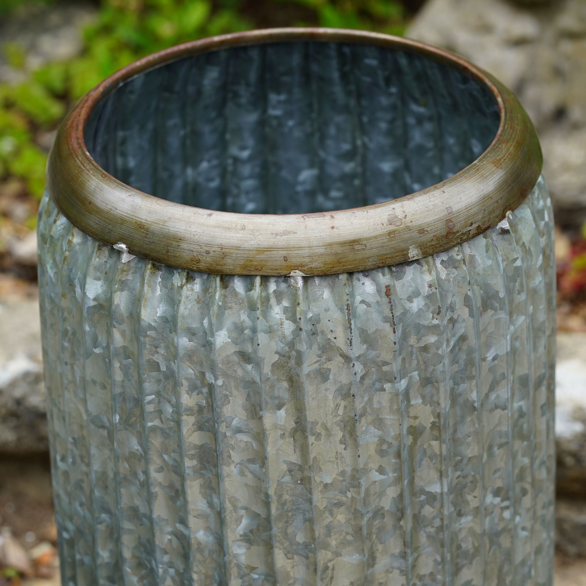 Galvanised Vintage Dolly Tub Planter – Ribbed Plant Pot for Garden